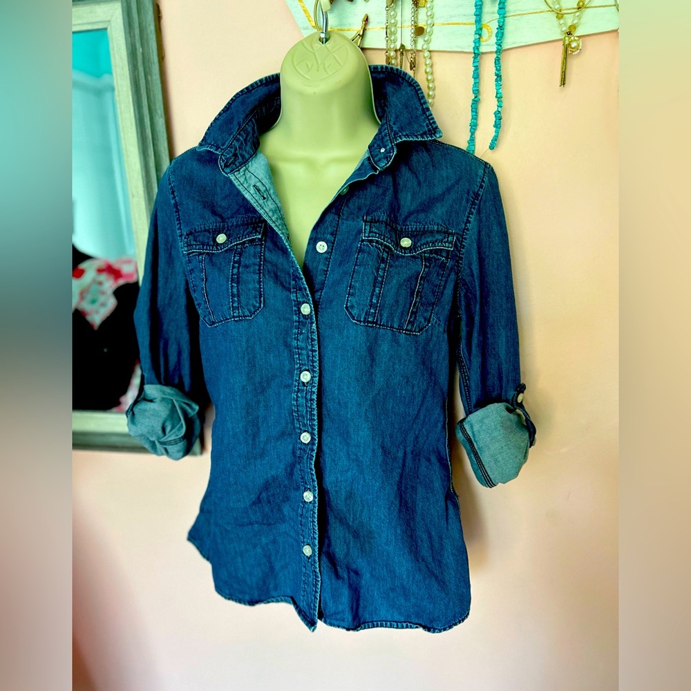 Banana Republic roll sleeve chambray denim button up shirt